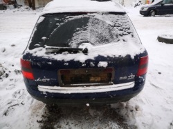 Audi A6 стекло двери - Передний правое 2000 2.5л