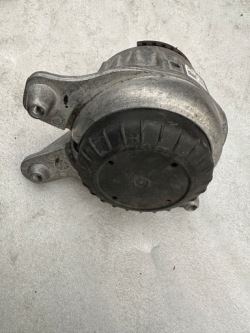 лапа подушка Двигателя MERCEDES A2132400600...