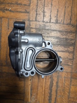 Audi vw 1.6 2.0 tdi ДРОССЕЛЬНАЯ ЗАСЛОНКА 05L128063E