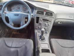 volvo V70 петля передних Двери - Передний 2000 2.5л