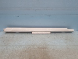 порог молдинг MERCEDES W177 AMG правый правая