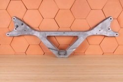 Audi A8 D4 распорка кронштейн стаканов 4H0806151C