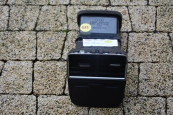 воздухозаборник жалюзи потока воздуха зад Audi A3 8V0819203 8V0857042