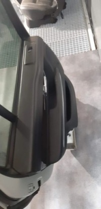 дверь левая LAND ROVER L320 спорт 4X4 3.0d V6 2010R