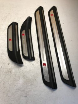 Audi OE 8R0853373G Распределительные коробки порога