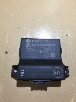 Audi A5 A4 B8 модуль (блок) управления межсетевым интерфейсом 8T0907468AF