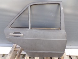 дверь правая задняя MERCEDES W201