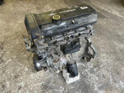 2001 FORD Focus Двигатель