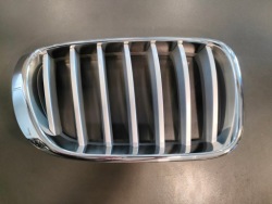 решетка ноздря правая радиатора) BMW X3 F25 X4 F26 7367422 новая