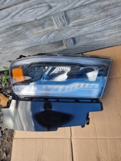 Dodge RAM V 1500 19- фары led левая правая Комплектная