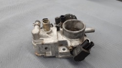 mazda 323 16V ДРОССЕЛЬНАЯ ЗАСЛОНКА E1T01071