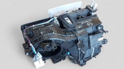 TOYOTA Auris II 12-19 радиатор отопителя с испаритель кондиционера .