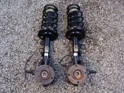 амортизатор пневматический поворотный кулак, цапфа левый C3 AIRCROSS P60