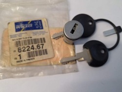 замок бардачок peugeot 205/306/405 oe 822467
