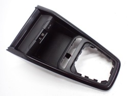 тунель рамка защита передач usb 84635-H8000 kia STONIC 19R