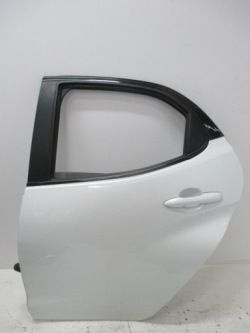 дверь TOYOTA YARIS IV левая задняя