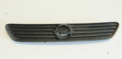 решетка радиатора opel Astra G 90588120