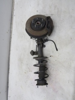 поворотный кулак, цапфа передний левый mazda 3 BM 2.2 d