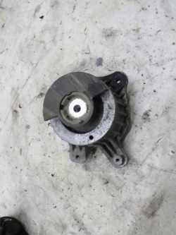 подушка Двигателя MERCEDES W205 A2052406617