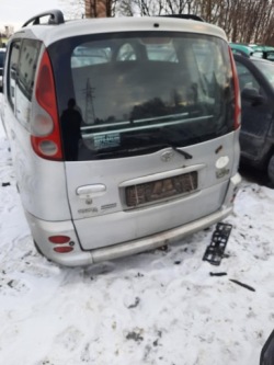стекло задней крышки TOYOTA YARIS VERSO 2000 год