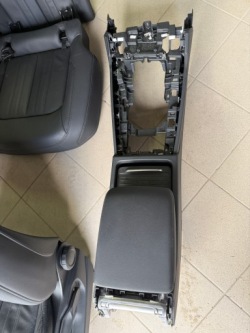 тунель середина подлокотник зарядка индукционная Audi Q5 80A FY