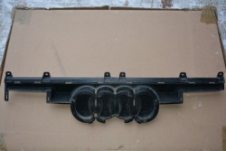 накладка Усилитель решетки Audi Q7 4M0853037E