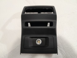 Audi Q5 80A защита консоль средняя 80A864376A