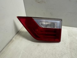 BMW X3 E83 фонарь рестайлинг правый в крышке багажника 7162214