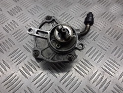 насос вакуумный вакум A6112300065 MERCEDES W203 W210 2.2 CDI