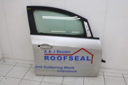 opel Astra J IV 09R- дверь передняя правая Z176