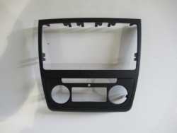 рамка радио кондиционера SKODA YETI 5L 5L0858069H