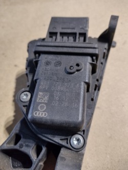 Audi A6 C6 педаль газа европа Бензин 4F1723523A