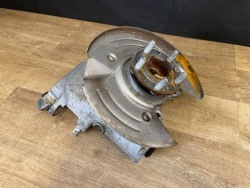 поворотный кулак левый LAND ROVER L550 M8D2-5A969-CA