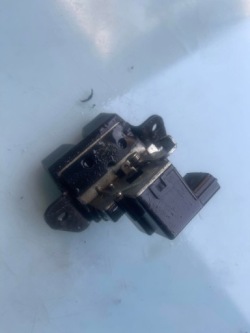 Hyundai IX35 ___замок крышки багажника ______10-16 77