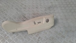 SKODA SUPERB II защита кресло правая перед 3T0881318
