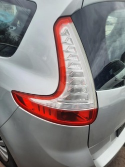 передняя левая фара renault SCENIC III 2011 год