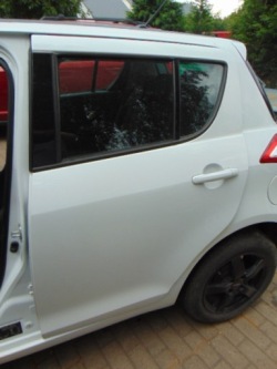 дверь левая suzuki SWIFT MK7 VII Комплектная 2013R 5 d Цвет