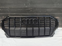 Audi Q3 II 83A решетка радиатора передняя Black черный