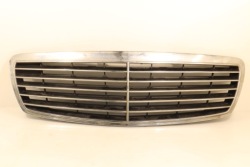решетка радиатора MERCEDES e класс W211 1.8