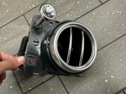 воздухозаборник жалюзи потока воздуха консоли левый Bentley 3W0819709B