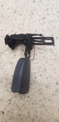 защелка ремня зад дивана volvo V70 S70