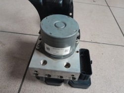 CHEROKEE KL V RENEGADE 16R 2.4 л насос ABS P68268292AC