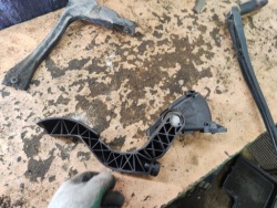 Audi A6 C5 педаль потенциометр газа