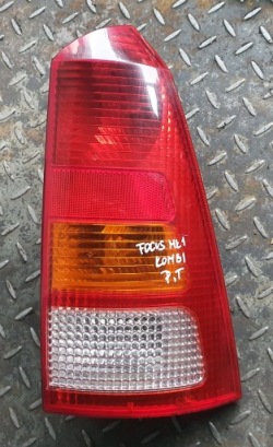 фонарь правый FORD Focus MK1 рестайлинг комби