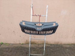 решетка радиатора SKODA RAPID 12-> 5JA853668