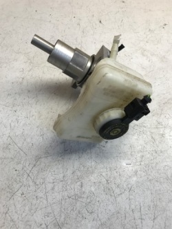 Audi OE 8K0611301A бачок насос