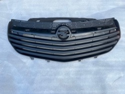 решетка радиатора opel VIVARO b 623104066R