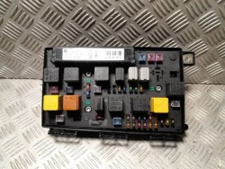 блок предохранителей модуль Astra H GTC III 1.9 13205784 5DK008668