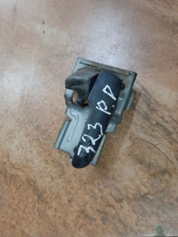 mazda 323 ручка двери внутренняя