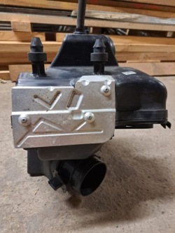 корпус салонного фильтра Воздух Audi A5 8T B8 2.0 tdi 8K0133835AB 8K0133837AB